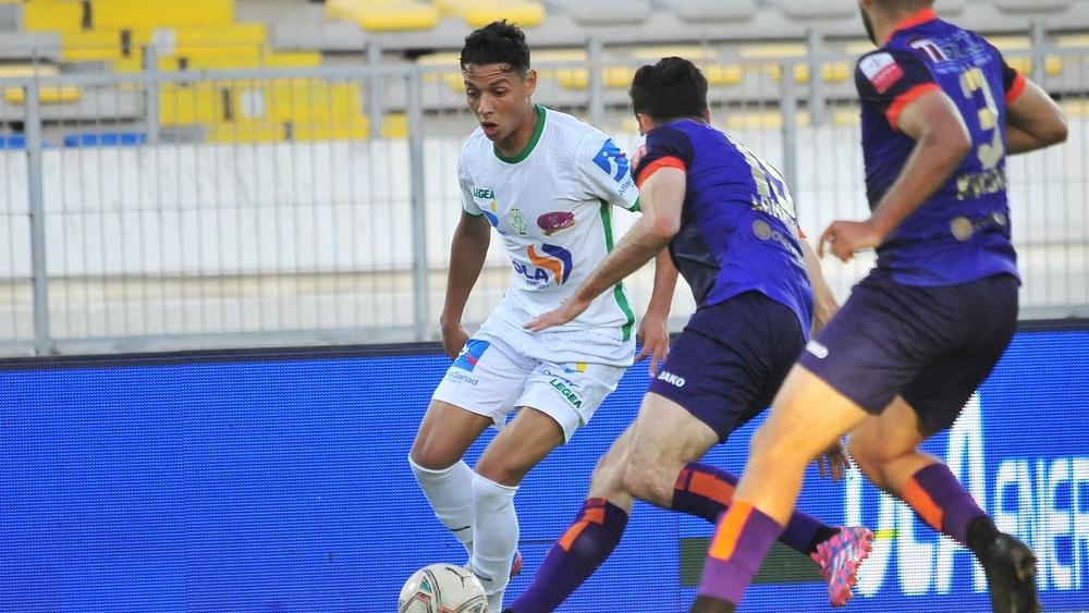 الجولة 8/ برنامج مباريات السبت.. الموعد الأبرز اصطدام الدفاع الحسني الجديدي بالرجاء الرياضي