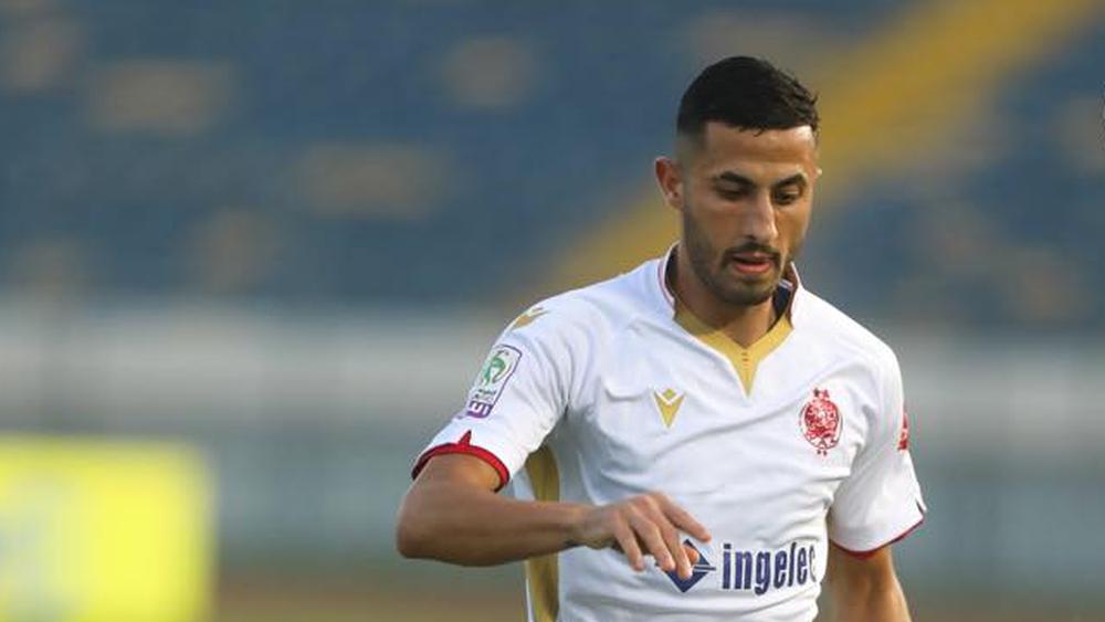 الحسوني يغيب عن الوداد في مباراة أولمبيك خريبكة لتراكم الإنذارات