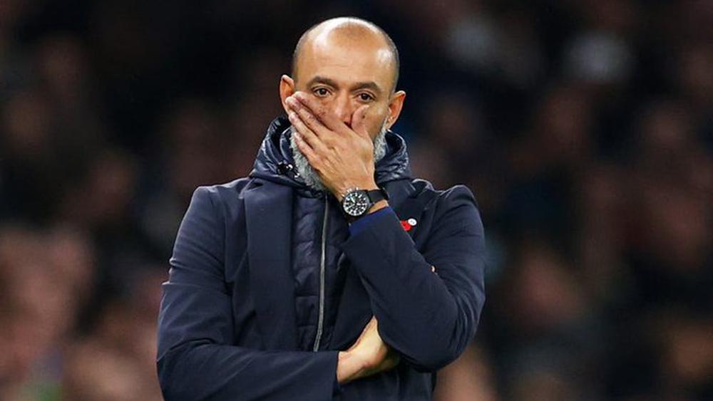 توتنهام يدرس إعفاء نونو من منصبه