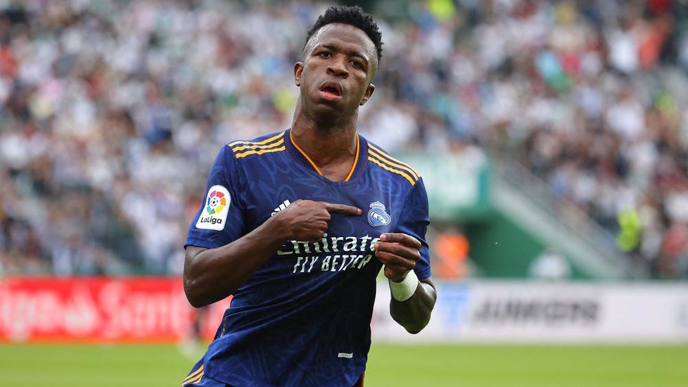 فينيسيوس: "أريد تجديد عقدي والبقاء مع ريال مدريد"