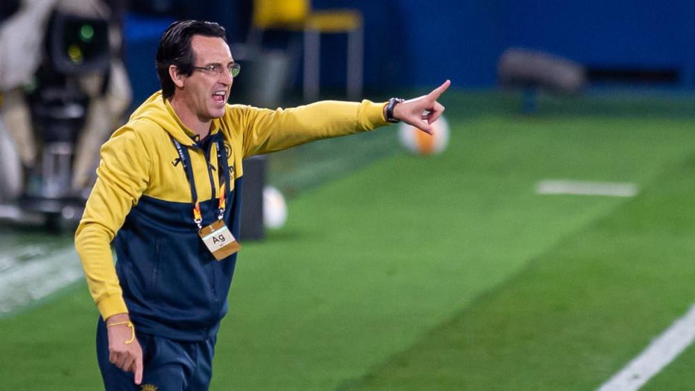 رئيس فياريال عن شائعات إيمري ونيوكاسل: "ينبغي احترام العقود"