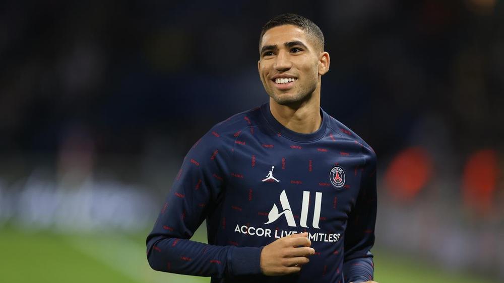 حكيمي يعود لتشكيلة سان جيرمان ضد لايبزيغ.. ميسي وفيراتي أبرز الغائبين