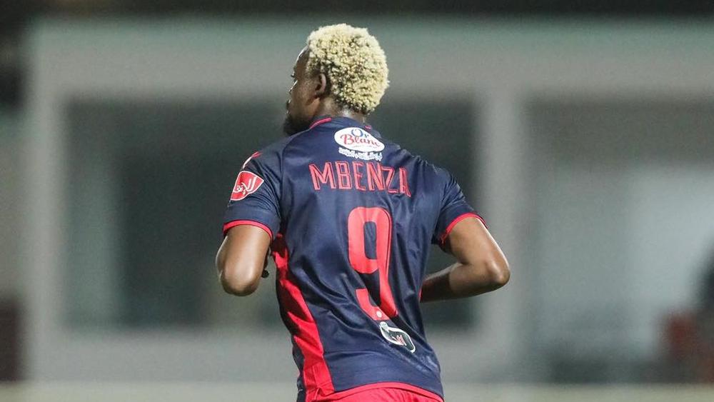 بعد هدف و"أسيست" أمام أولمبيك خريبكة.. مبينزا ينفرد بصدارة هدافي البطولة