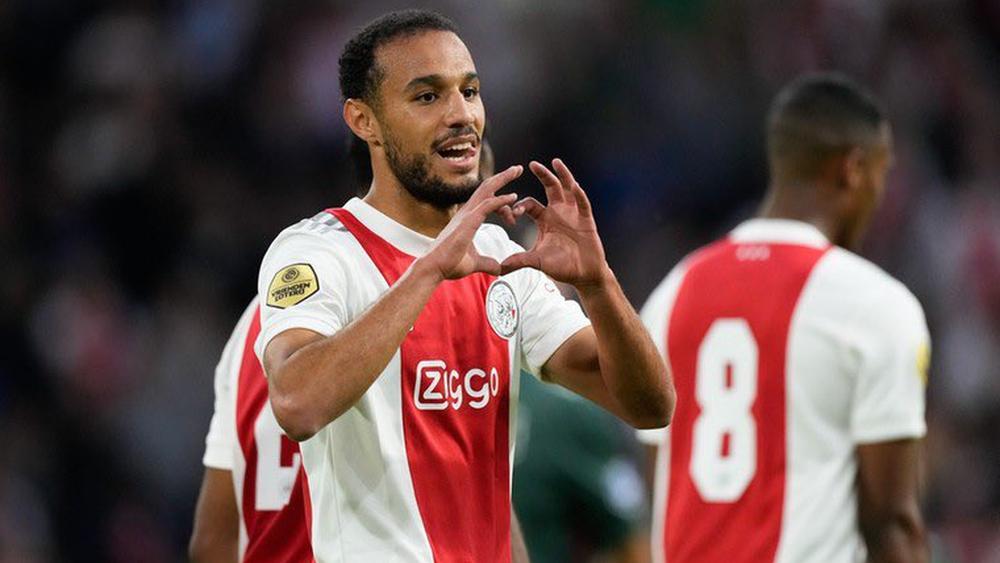 مزراوي: "أياكس قادر على تحقيق كل شيء هذا الموسم ولا يجب علينا الاستسلام"