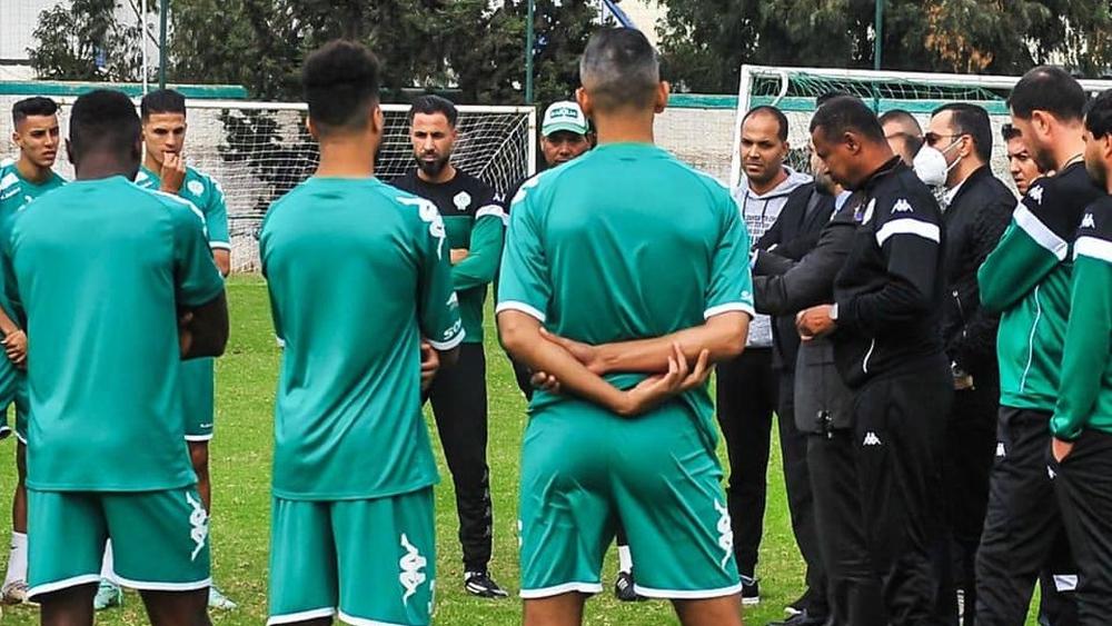 الرجاء يواصل استعداداته بملعب "الوازيس" لملاقاة الوداد في "الديربي"