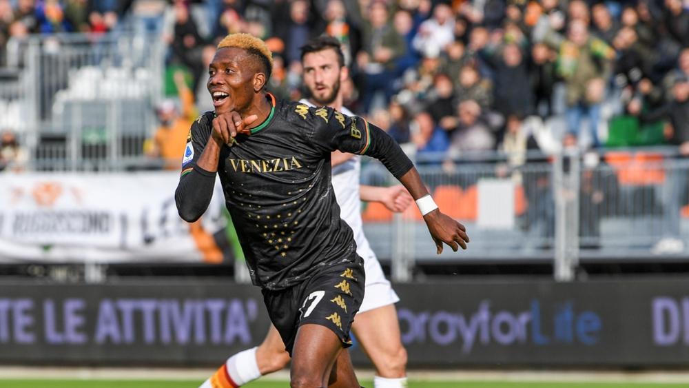 "ذئاب" روما يواصلون تعثراتهم في الـ"سيري آ" وينهزمون في "البندقية"