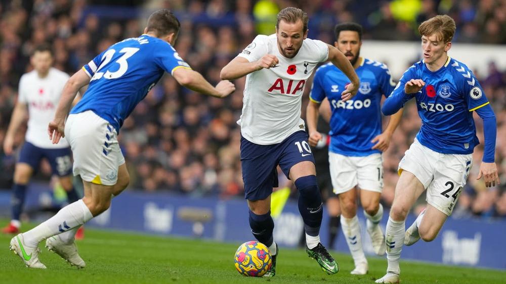 إيفرتون يتعادل مع توتنهام.. وأرسنال يواصل صحوته