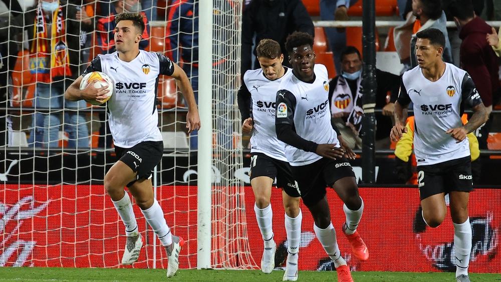 في سيناريو "مجنون".. فالنسيا يُسجل هدفين في الوقت الضائع ويتعادل ضد أتلتيكو مدريد