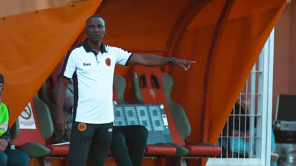 إيبنيغي: "أنا حزين وقد مُنيت بخيبة أمل.. واجهنا فريقا بعشرة لاعبين ولم ننجح في التفوق"