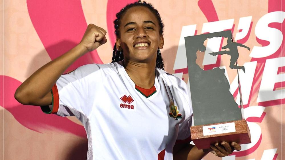 "فاطمة الزهراء تاكناوت" ثاني لاعبة مغربية وعربية تتوج بجائزة أحسن لاعبة في دوري أبطال أفريقيا للسيدات