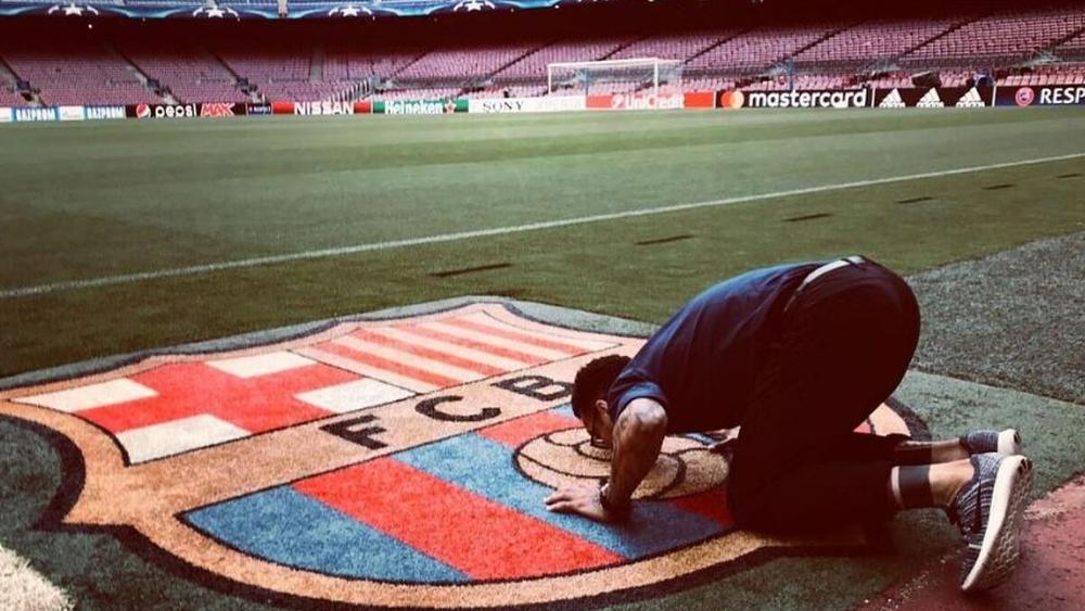 ألفيس: "كافحت بجنون لمدة 5 سنوات من أجل العودة لبرشلونة"