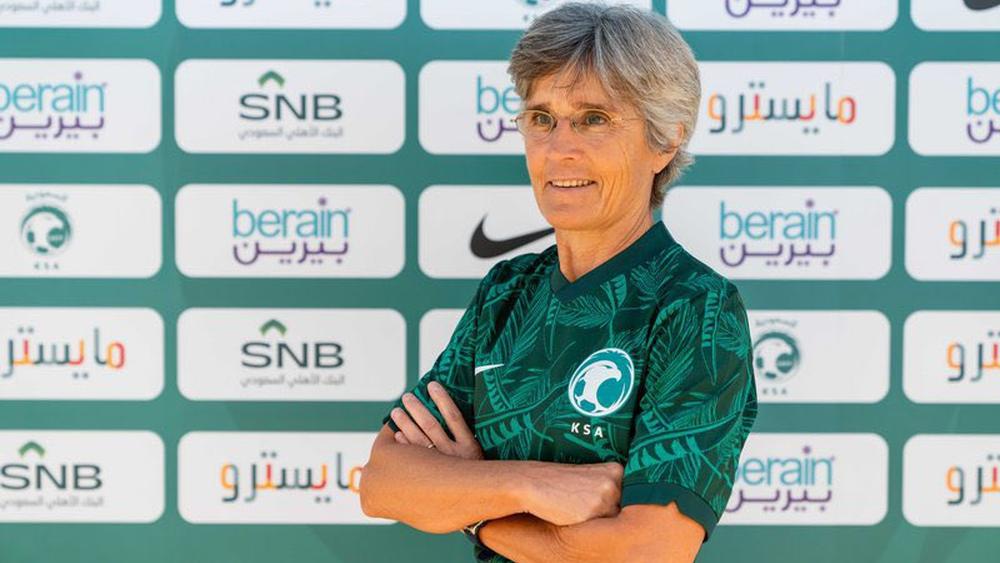 الألمانية "مونيكا ستاب" تبدأ مهامها كأول مدربة للمنتخب السعودي للسيدات