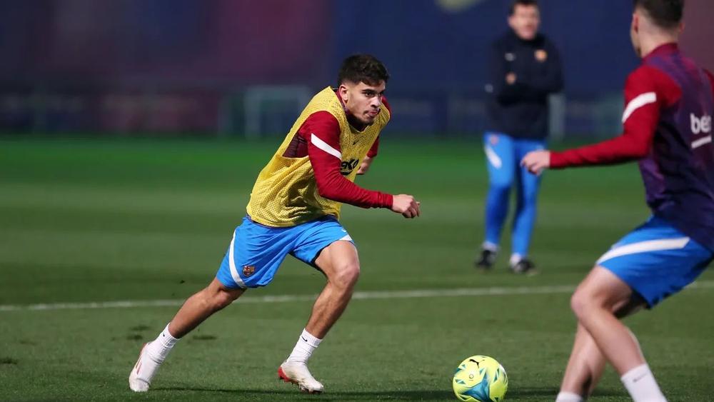 في أول مباراة يقودها تشافي كمدرب لبرشلونة.. الزلزولي سينال فرصة اللعب منذ البداية في "ديربي كتلونيا"