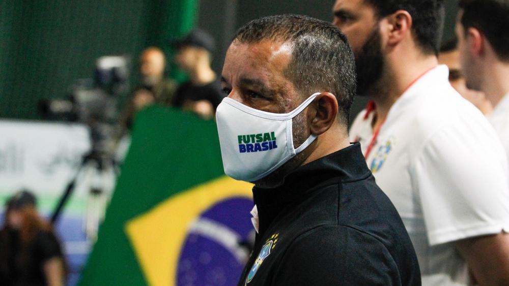 ماركينيوس (مدرب منتخب البرازيل للفوتسال): "أشكر الشعب المغربي على استضافتنا في مدينة العيون والمغرب سيظل في قلبي"