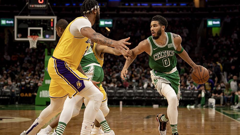 NBA: les Lakers, avec James, perdent quand même, les Warriors, sans Curry, gagnent quand même