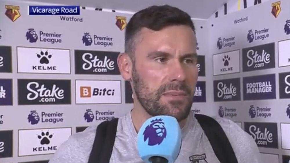 قبل التوجه إلى الملعب.. حارس واتفورد يستفز عشاق مانشستر يونايتد بالتقليل من فريقهم