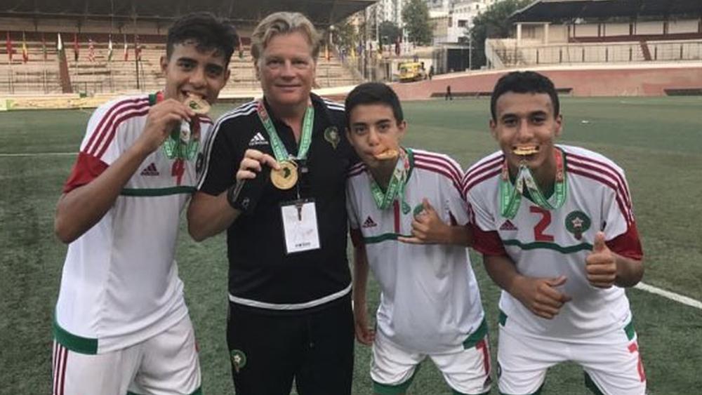 مارك فوت (مدرب منتخب الشبان السابق) عن أخوماش: "هذا الفتى في الوسط يصنع بداياته رفقة برشلونة هذه الليلة"