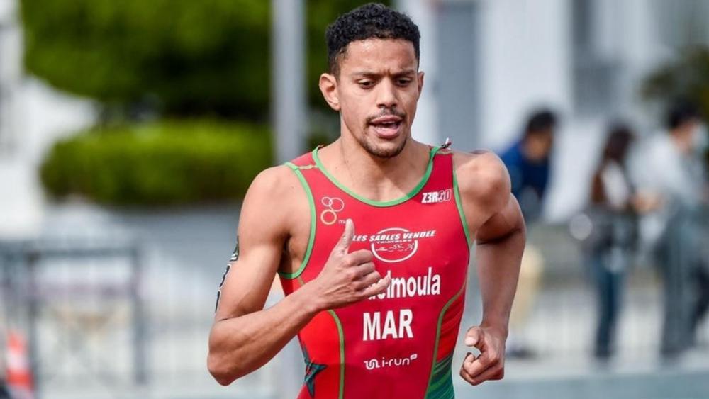 بعد فوزه بكأس العالم لـ"الترياثلون" المغربي عبد المولى جواد يتوج بطلا لأفريقيا