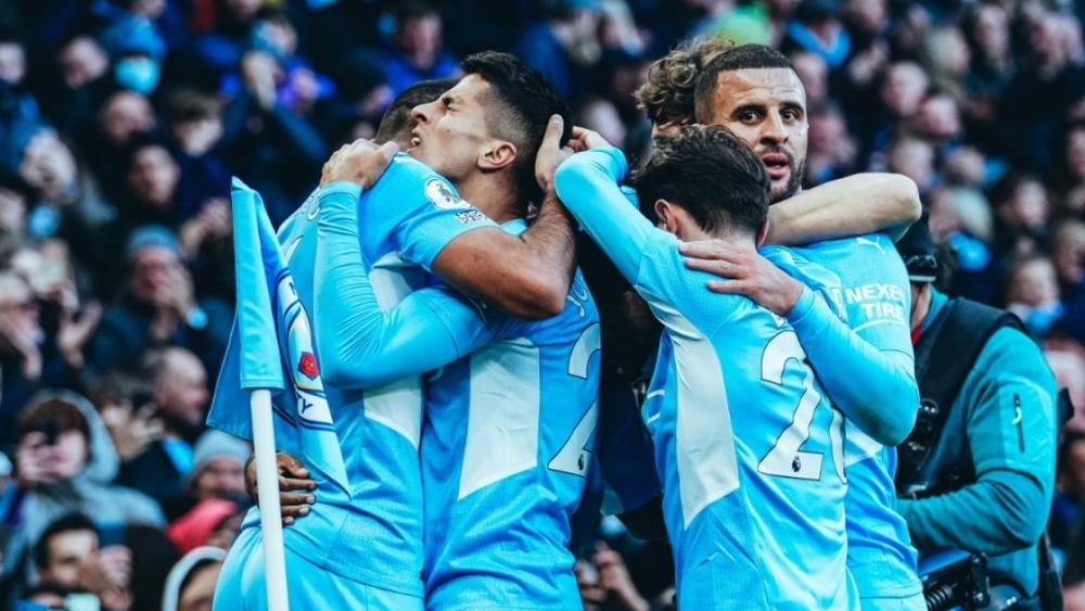 قبل استقبال سان جيرمان.. مانشستر سيتي يهزم إيفرتون ويواصل "تضييق الخناق" على تشيلسي
