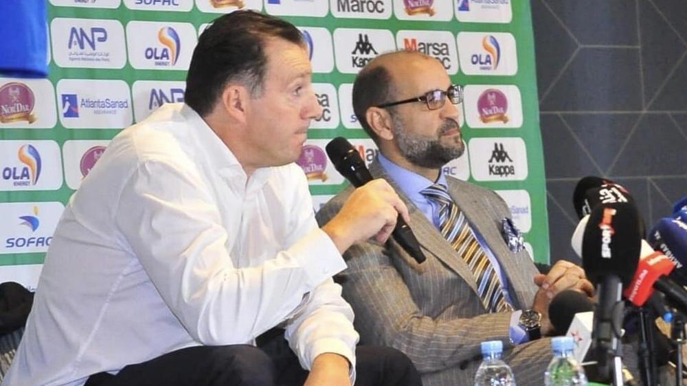 فيلموتس يُبلّغ أنيس محفوظ عدم رضاه عن جودة أرضية ملعب "الوازيس"