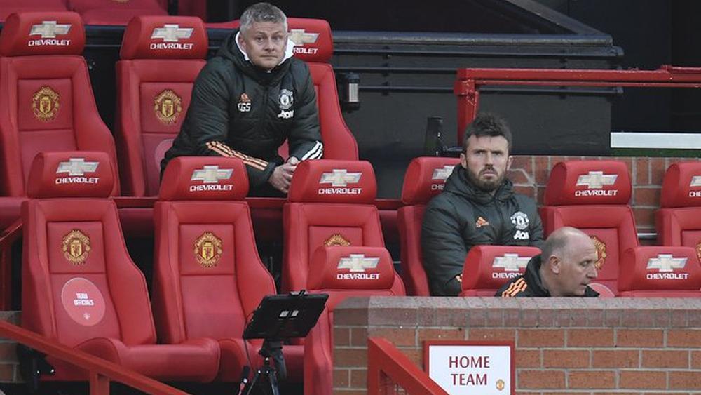 كاريك يطالب لاعبي مانشستر يونايتد بالتركيز على مواجهة فياريال في دوري أبطال أوروبا