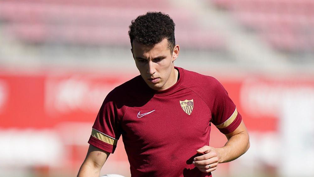 ساسولو قد "ينقذ" أسامة إدريسي من "التهميش" الذي يعيشه في إشبيلية