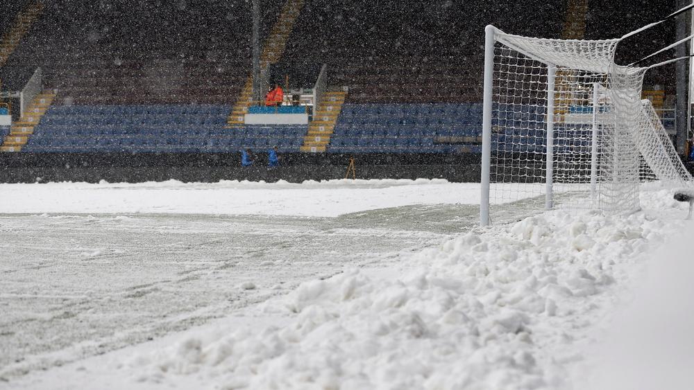 تأجيل مباراة بيرنلي وضيفه توتنهام في الدوري الإنجليزي الممتاز بسبب "الثلوج"