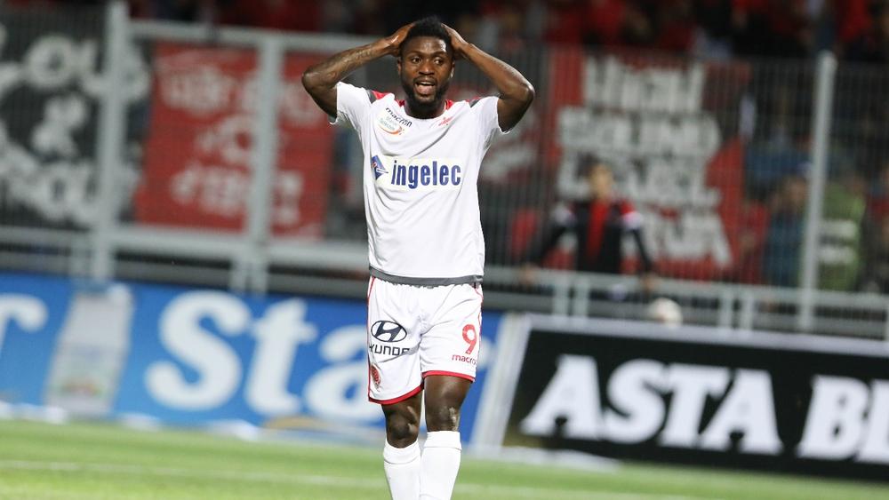 لجنة النزعات بالـ"فيفا" تمهل الوداد 10 أيام لإيجاد حل ودي مع النيجيري باباتوندي