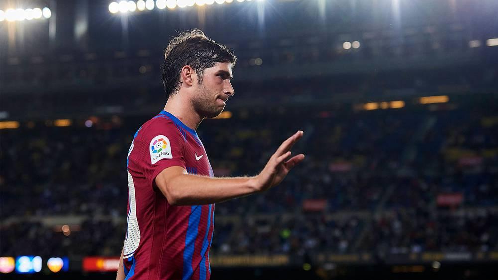 برشلونة يعلن خضوع سيرجي روبيرتو لعملية جراحية