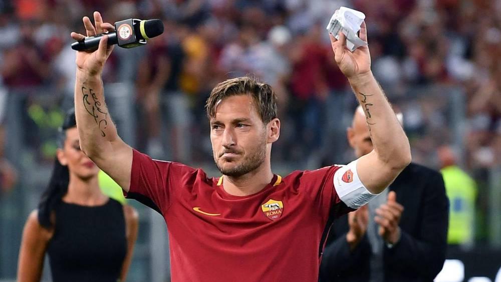 توتي: "كنت قريبا من اللعب لريال مدريد.. حمل قميص روما بمثابة الفوز بدوري الأبطال"