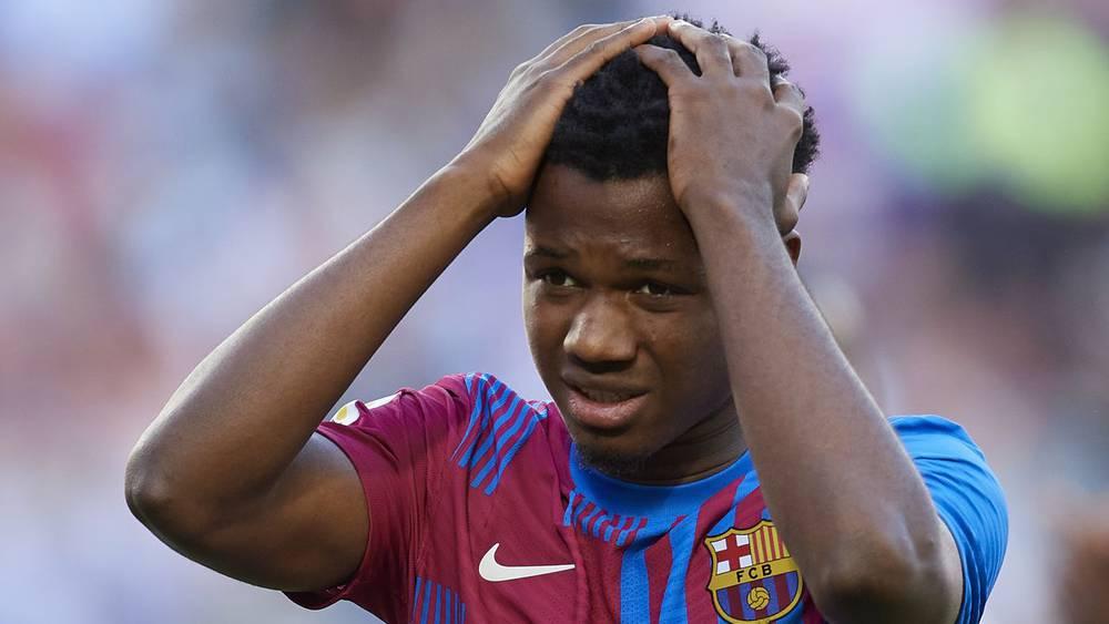 تشافي "يعاني" قبل "المباراة الحاسمة" ضد بايرن ميونيخ بعد تأكد غياب أنسو فاتي