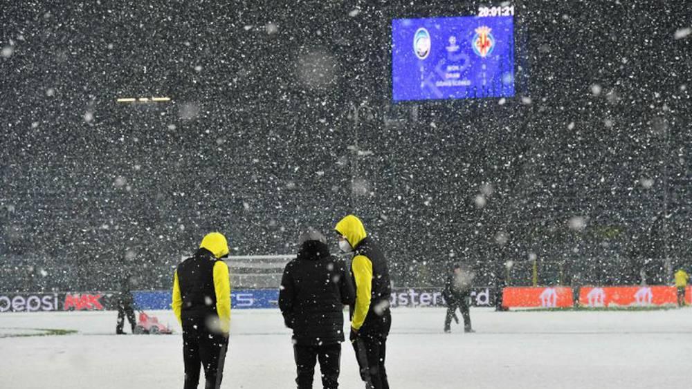 تأجيل مباراة أتالانتا وفياريال لمدة 20 دقيقة بسبب "الثلوج"