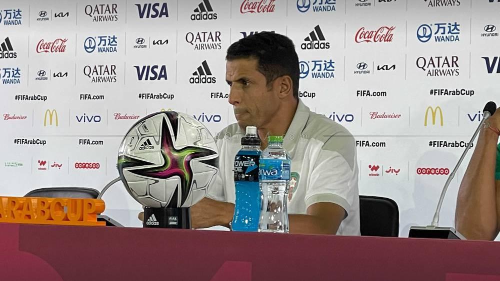 عموتة عن مباراة الجزائر: "أنا مَاكنقرَاش وماكَنسمعش باش نبقَى مركز!"