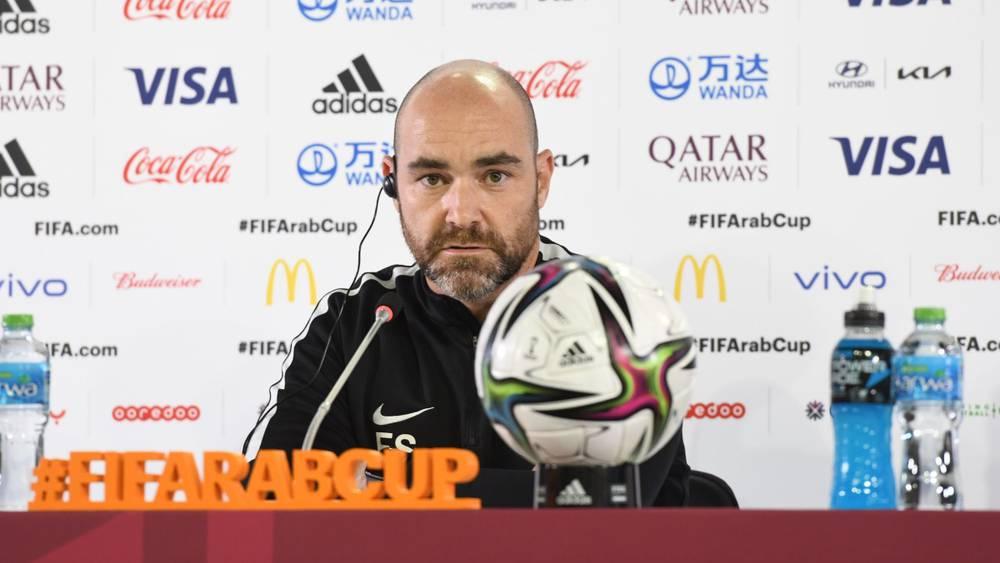 قبل التعرف على خصمه بين المغرب والجزائر.. سانشيز مدرب قطر يؤكد: "سنحاول تقديم مباراة قوية في نصف النهائي"
