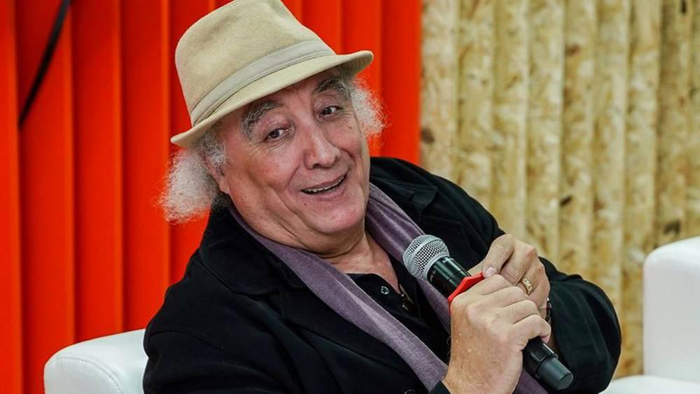 الروائي الجزائري "واسيني الأعرج": "مباراة ساد فيها الحب والاحترام والتآخي.. شكرا للمنتخبيْن والأخوة المغاربية هي المُنتصرة"