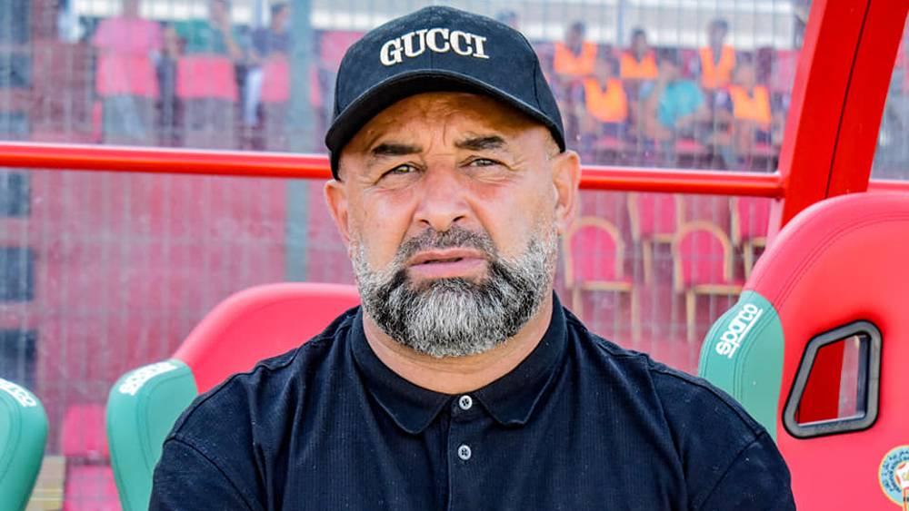 الدفاع الجديدي يواجه الوداد بدون مدربه الجزائري بن شيخة