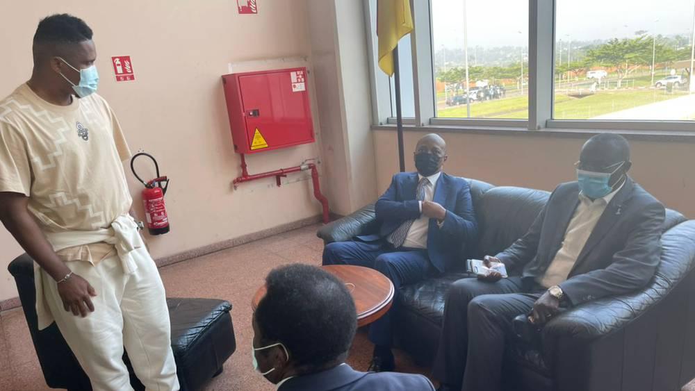 موتسيبي يجتمع بإيتو والسلطات الكاميرونية.. رئيس "الكاف" يريد إجراء "الكان" في موعدها رغم "الضغوطات"