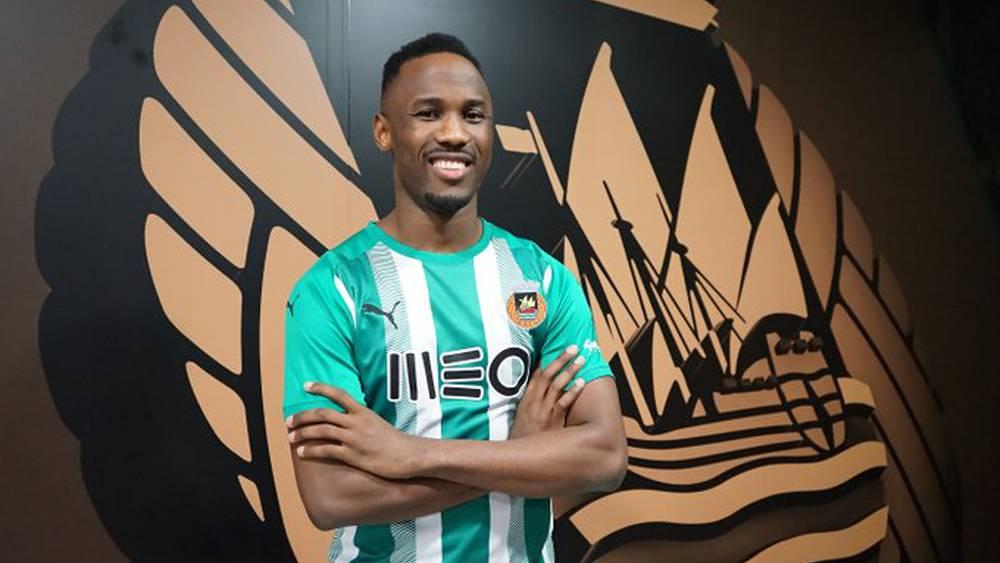 اختلاف بين الرجاء وأحد وكلاء أعمال أولينغا يُغيّر مساره نحو "ريو آفي" ويُجهض عقده المبدئي مع "النسور"