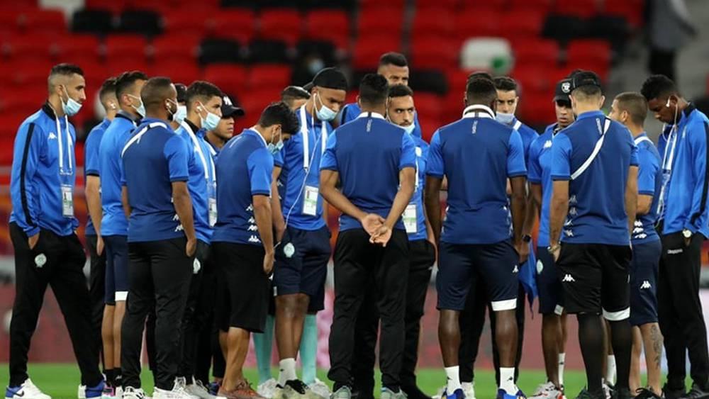 خاص/ إضراب ثلاثة من أفراد الطاقم الطبي للرجاء عن العمل طيلة فترة تواجد الفريق في قطر احتجاجا على استثنائهم من "مصروف الجيب"!