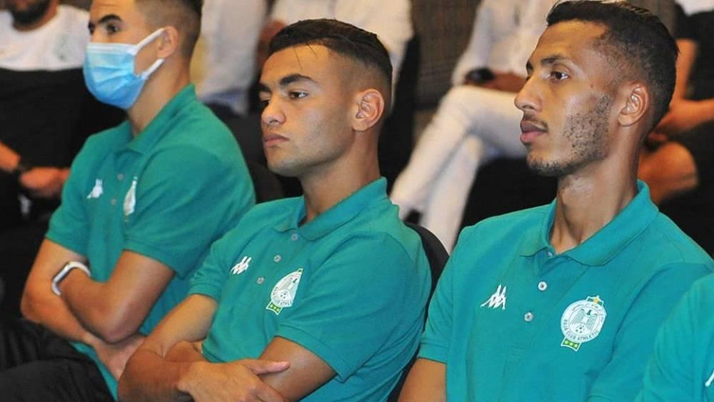 تعزيزات أمنية "مشددة" بمقر إقامة الرجاء خوفا من مغادرة أحد الأفراد للفندق