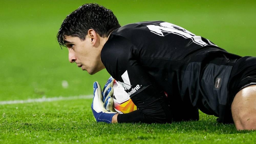 متفوقاً على كورتوا ونوير وآخرين.. بونو أكثر الحراس حفاظا على نظافة شباكهم مع الأندية والمنتخبات في سنة 2021