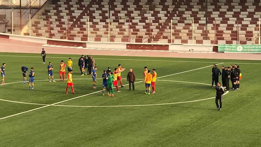 حدث في "الدوري الجزائري".. "بارادو" يستغل إخراج الكرة أثناء إسعاف لاعبه ليُسجل على منافسه بطريقة "غير أخلاقية" ويُضيف الثاني بنفس الأسلوب!