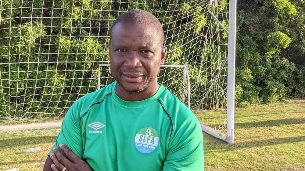 مدرب سيراليون يتلقَّى تهديدات بالقتل وضغوطات لإدراج بعض اللاعبين في قائمة كأس أمم أفريقيا "طوطال إنرجيز"