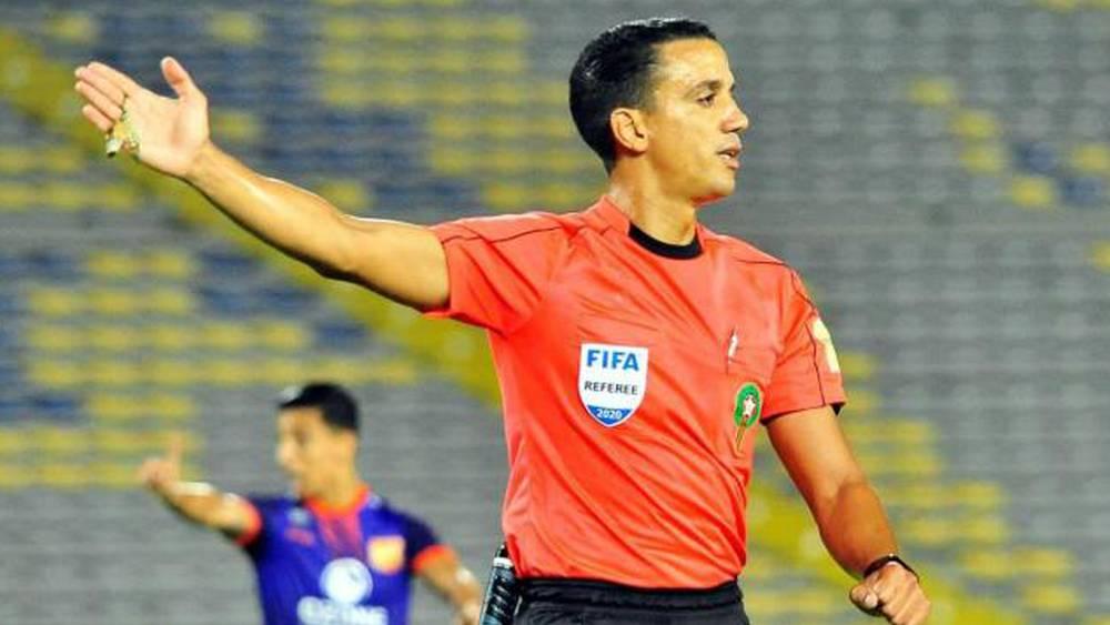 "الكاف" يعين المغربي عادل زوراق حكما لـ"الفار" في افتتاحية "الكان" بمساعدة مواطنه زكرياء برينسي