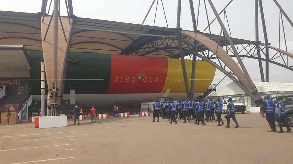 خاص/ حضور أمني كبير خارج ملعب "أحمدو أهيدجو" قبل انطلاق مباراة المنتخب الوطني ضد غانا