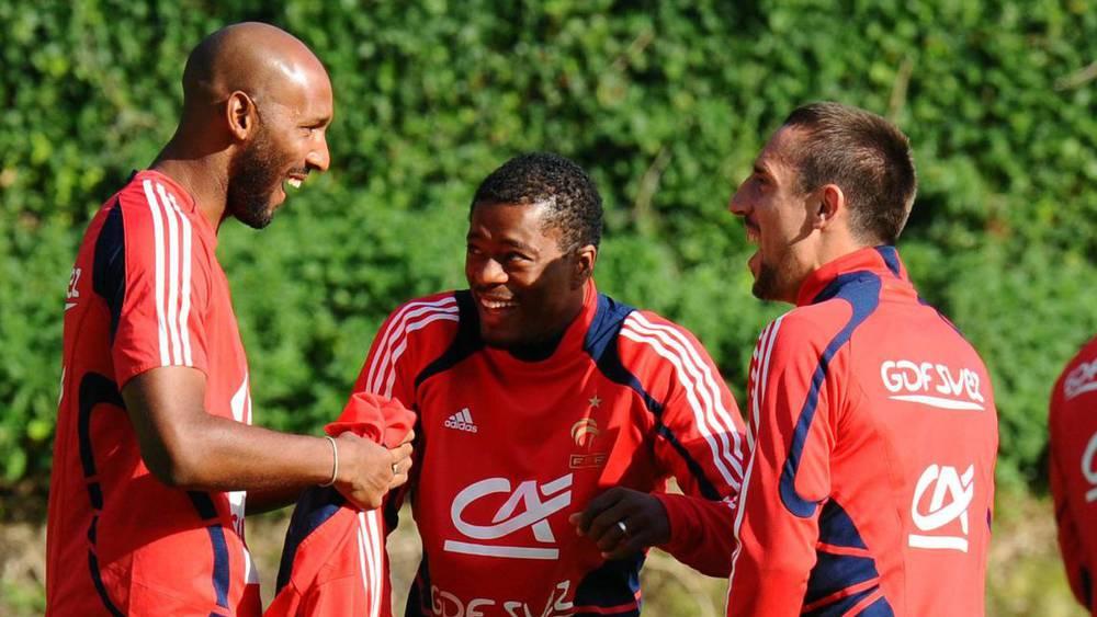 "اللحم الحلال يكون أفضل".. إيفرا يحكي حين كان لاعبو منتخب فرنسا يأكلون "الطعام الحلال" المخصص للمسلمين