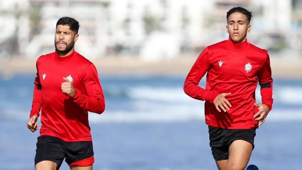الركراكي يركز على الجانب البدني للاعبي الوداد في معسكر أكادير