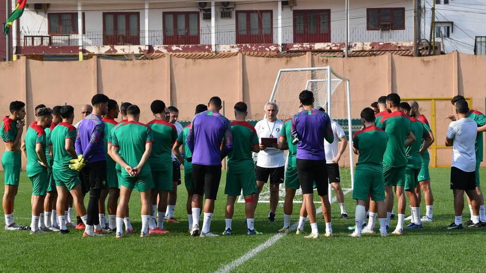 سايس حاضر في آخر حصة تدريبية للمنتخب قبل مواجهة الغابون والعكوش الغائب الوحيد عن تداريب "الأسود"