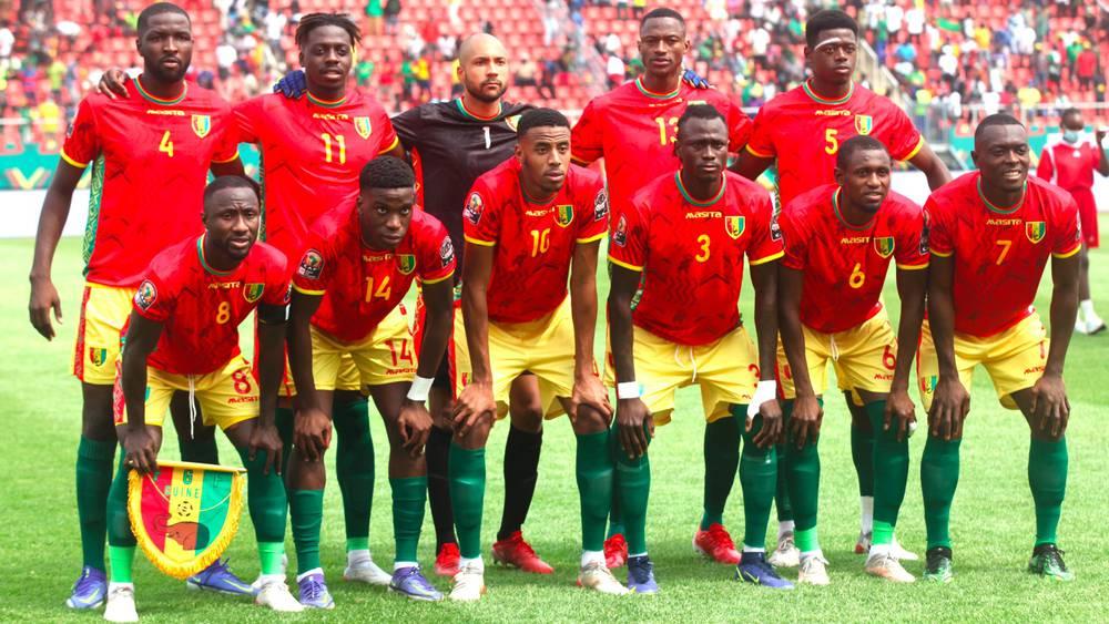 الاتحاد الغيني يفرض غرامة على لاعِبَيْن بسبب "الشيشة و"الخمر" ويؤكد: "منتخب بلادنا إرث وطني ينبني على قيم مقدسة وجب احترامها"