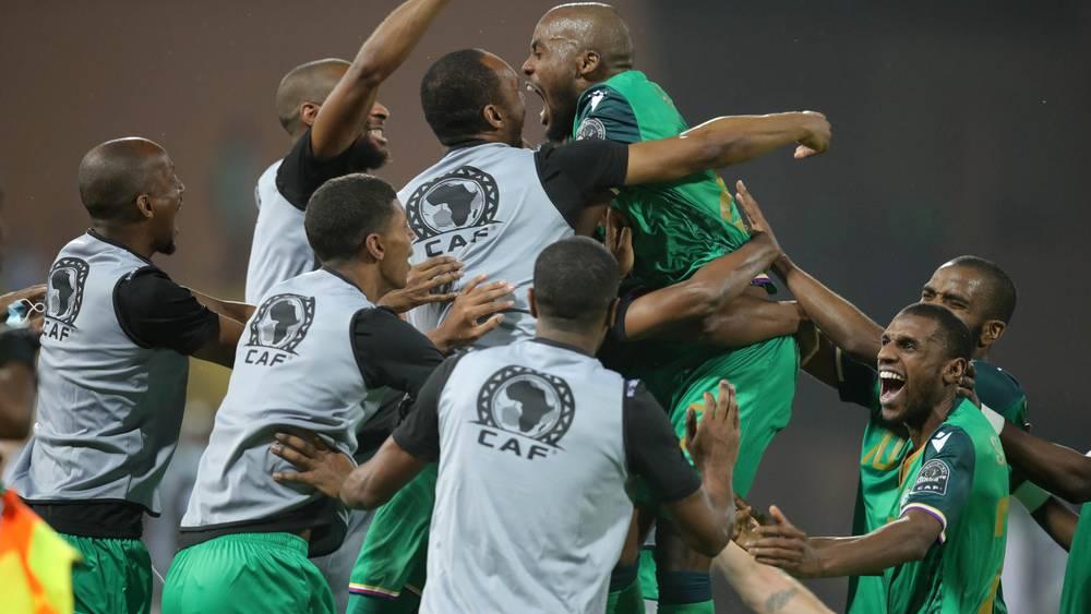 فرحة "عارمة" في مقر إقامة منتخب جزر القمر بعد تأهله لدور الـ16 من "الكان" في أولى مشاركاته بالمحفل القاري